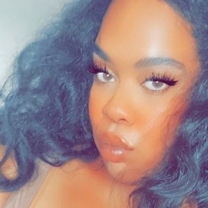 Meet your Posher, Azziza